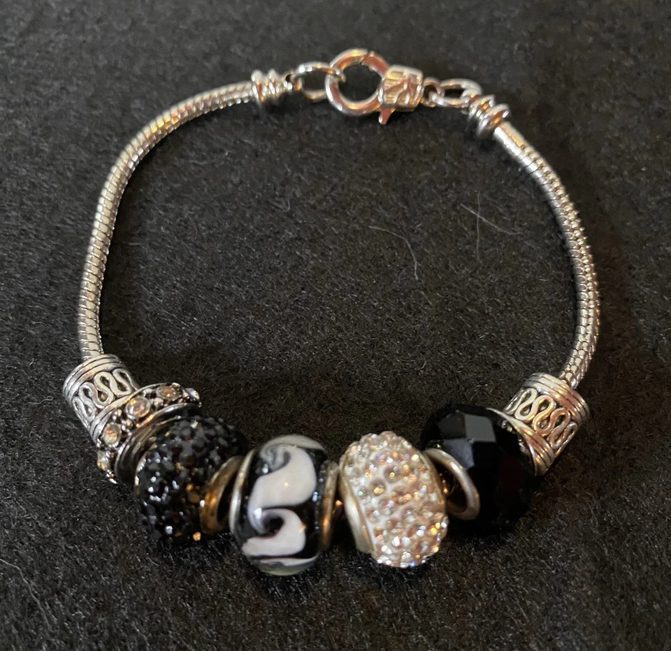 Pulsera con cadena de serpiente de plata con cuentas de cristal y cristal de Murano blanco negro Foto 2 de 4