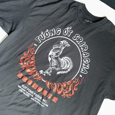 Sriracha Hot Chili Sauce Tuong OT Foods Mens T-Shirt Black With Large Logo 3XL