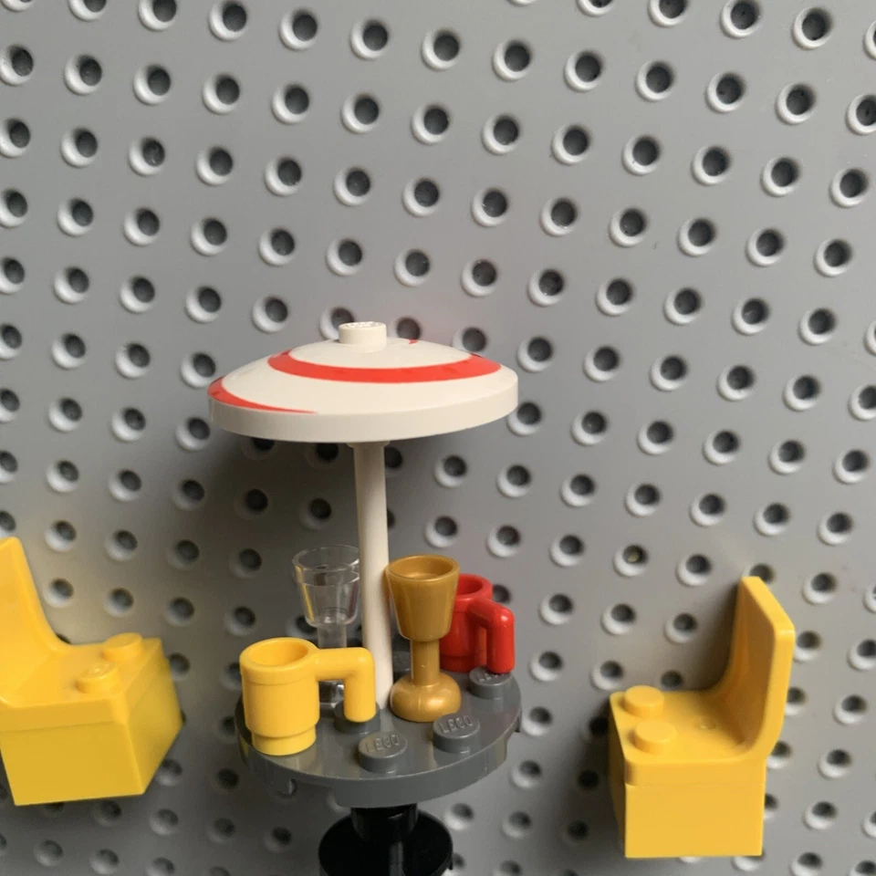 Lego Minifigura Mueble SOMBRILLA Patio Mesa Set con Sillas Tazas Copas sin usar, en caja Foto 4 de 4