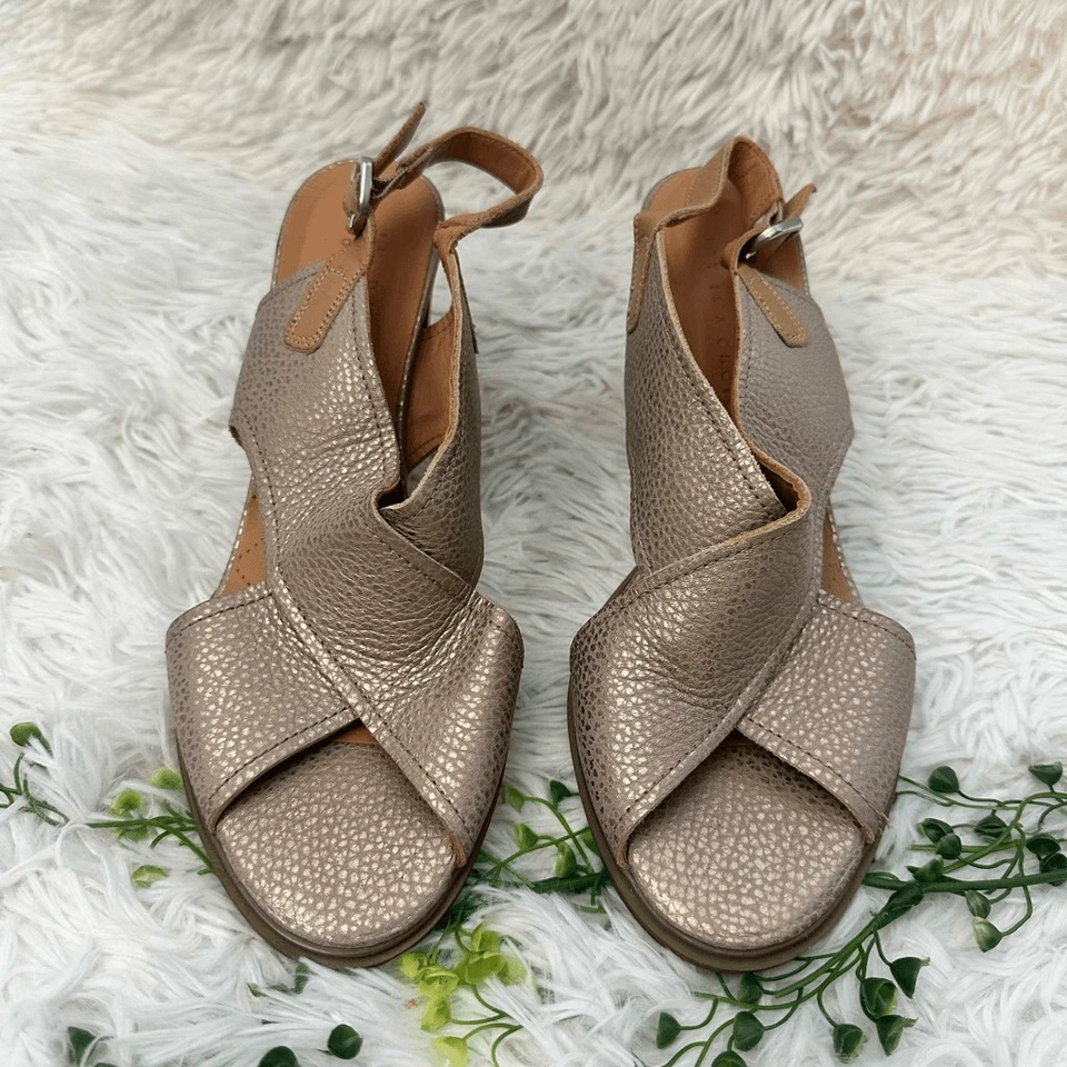 Sandalias Hispanitas Sitoshi Doradas Metálicas Cuero con Cordones Talla 40/ EE. UU. 9 Foto 2 de 4