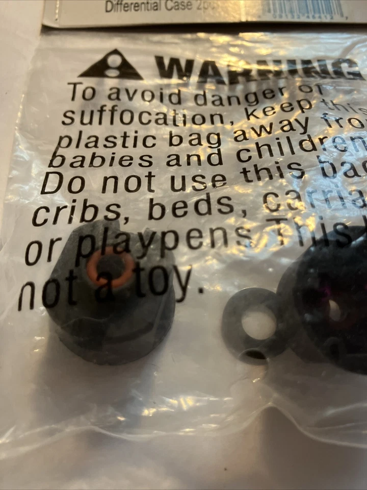 REDCAT Camo parts:  02036 Front Suspension Arm Hinge Pin & 02039 Diff Case  - Image 4 of 4