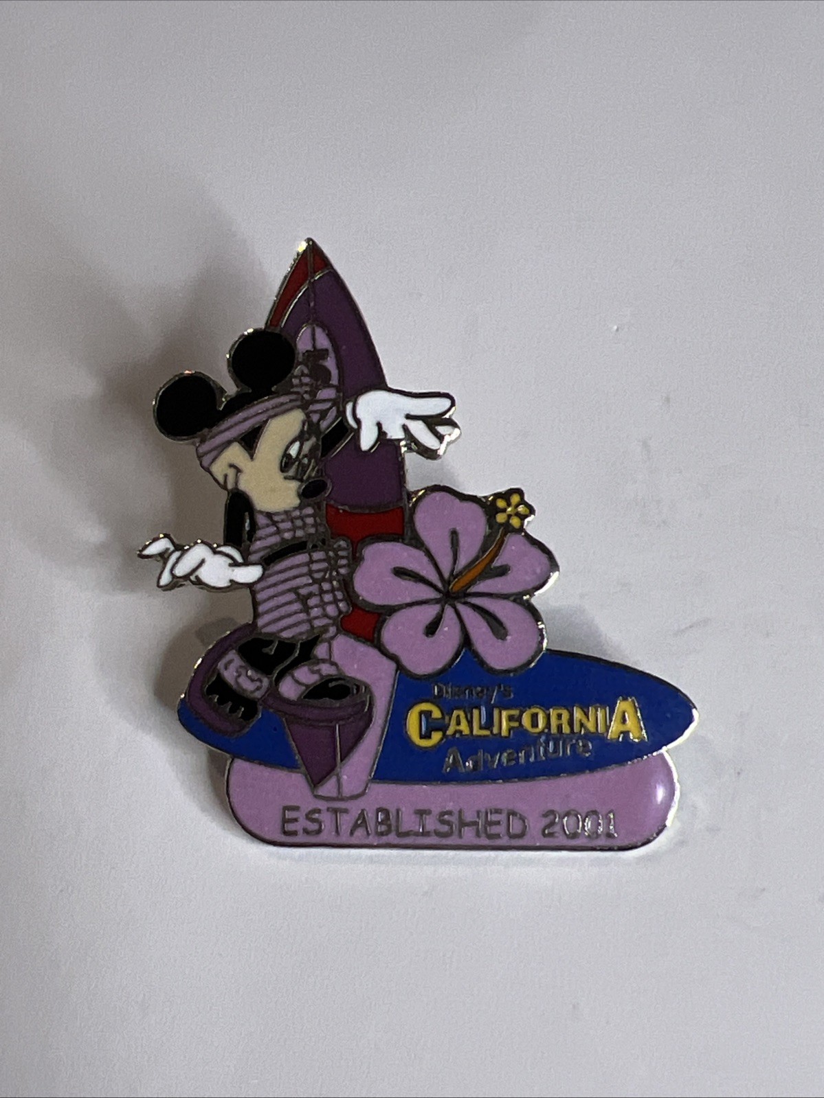 MINNIE MOUSE DISNEY'S CALIFORNIA ADVENTURE ESTABLISHED 2001 Disney Pin A8