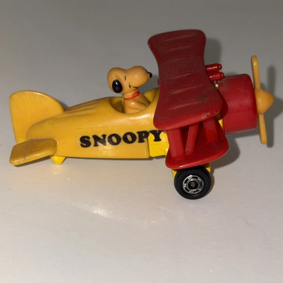 Vintage 1958 thru 1966 Aviva (#C26) Metal Snoopy Airplane Diecast Plastic Wings - Image 4 of 4
