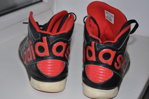 Adidas 2012 Hardcourt Uomo Hi Top Scarpe da Ginnastica Casual Nero/Rosso EU41.5/UK7.5 - Foto 4 di 8