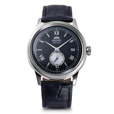 Orient Bambino kleine Sekunde schwarzes Zifferblatt Lederband Herrenuhr RA-AP0101B30B