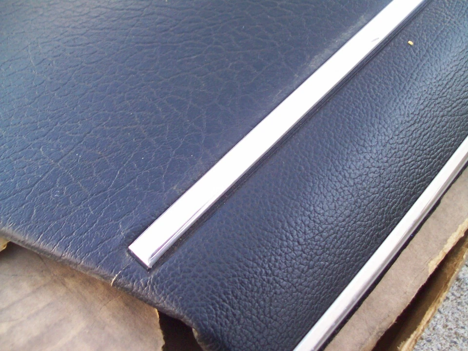 Nuevo de Lote Antiguo MoPar 1969 69 Plymouth Fury PANEL DE MOLDURA DE PUERTA TRASERA DERECHA 4 PUERTAS techo rígido Foto 4 de 4