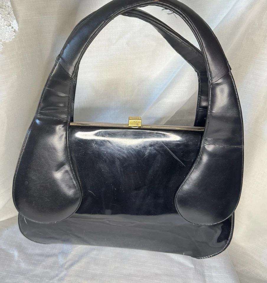 BOLSO DE MANO ESTRUCTURADO VINTAGE AÑOS 50-60 CHAROL NEGRO Y LATÓN Foto 2 de 4