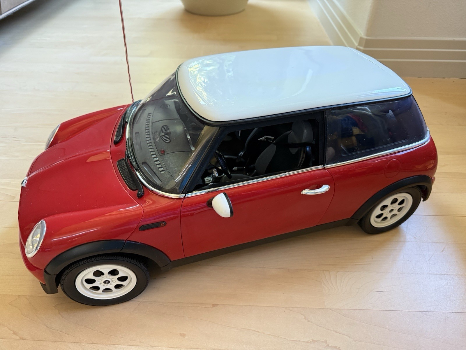 - 2 Feet Long  - Video 1:6 Scale