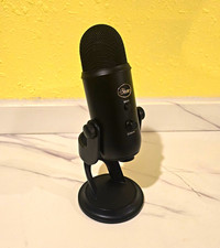 Blue Yeti USB Condenser Mic Black Desktop Stand Multiple Polar Patterns READ 