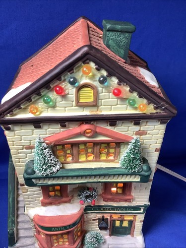 Casa de pueblo de Navidad iluminada Noma 1995 con fecha tienda de coleccionables antiguos 477 - Imagen 5 de 12