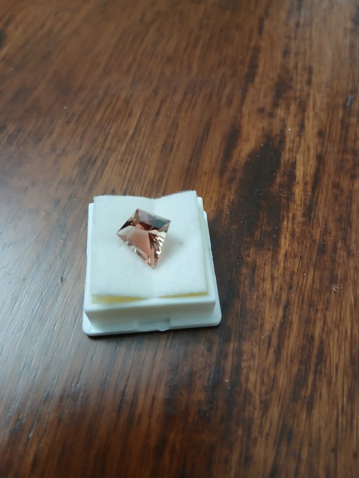 Stunning Oregon Sunstone 2.6ct Non Standard Kite Cut - Image 3 of 4