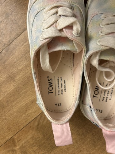 Girls Size 12 Tie Dye TOMS Shoes, NEW IN BOX, Pink, Blue, Yellow, Canvas - Picture 4 of 5