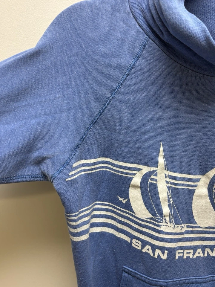 Moletom com capuz vintage 1984 Tultex anos 80 CALIFÓRNIA veleiro surfista 50/50 RAGLAN P/M - Imagem 2 de 4