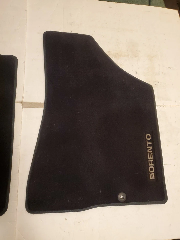 2003 2009 KIA SORENTO ПЕРЕДНИЙ ЛЕВЫЙ И ПРАВЫЙ БОКОВОЙ КОВЕР НАПОЛЬНЫЙ КОВРИК OEM - Изображение 3 из 4