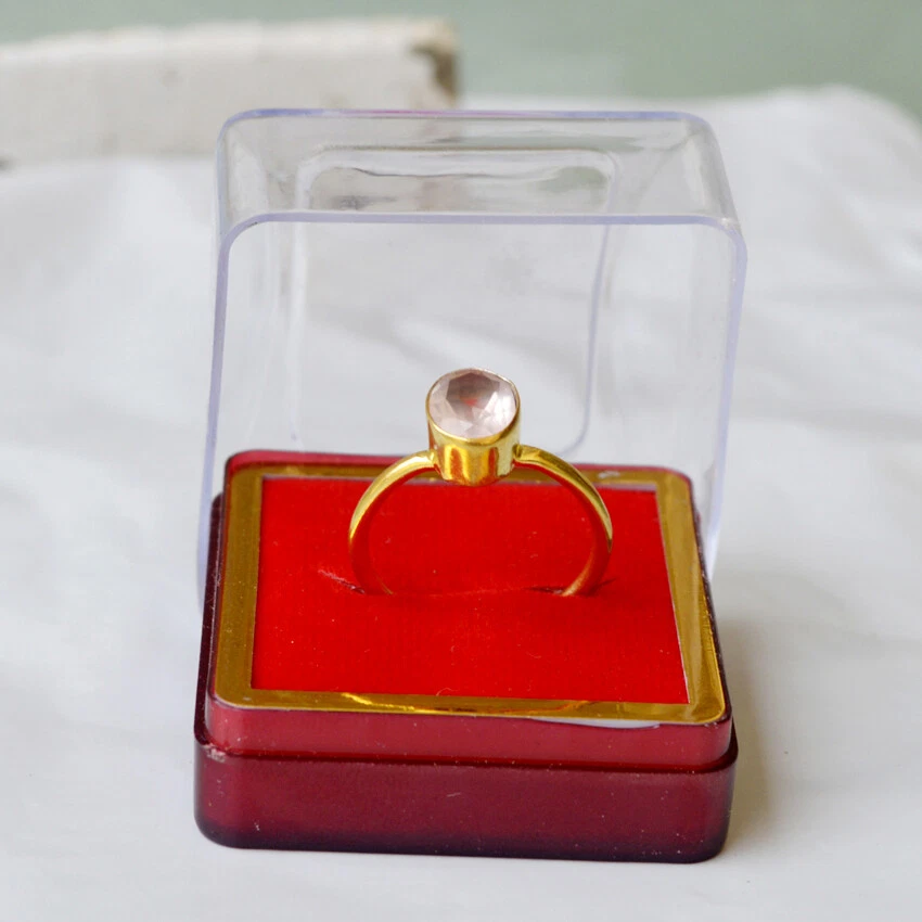 Anillo de regalo de piedras preciosas de cuarzo rosa de oro amarillo de 14 quilates, anillo de piedra de nacimiento de corte ovalado Foto 2 de 4