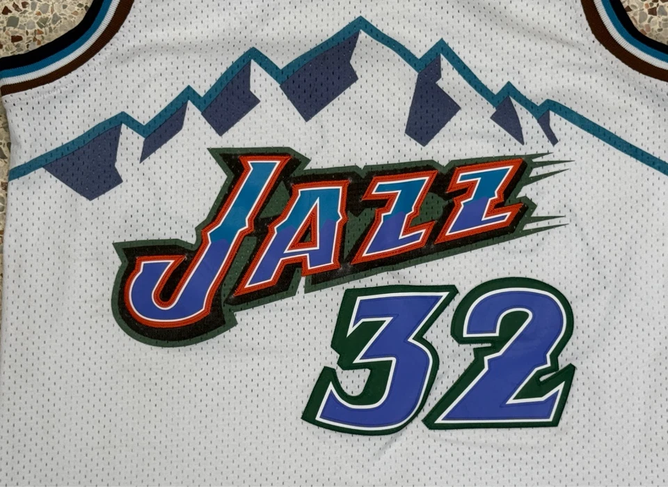 Camiseta Adidas Hardwood Classics NBA Vintage #32 Utah Jazz Karl Malone Tamanho M - Imagem 2 de 4