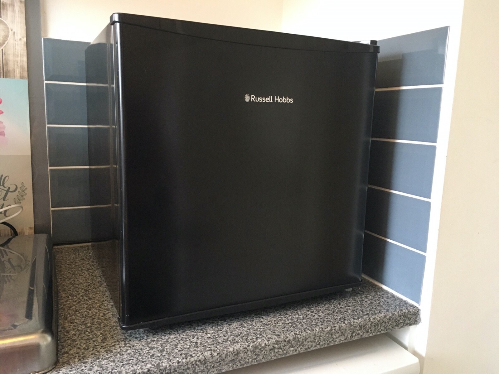 Russell Hobbs RHTTFZ1B Table Top Freezer Black, 32L 5060210925451 eBay