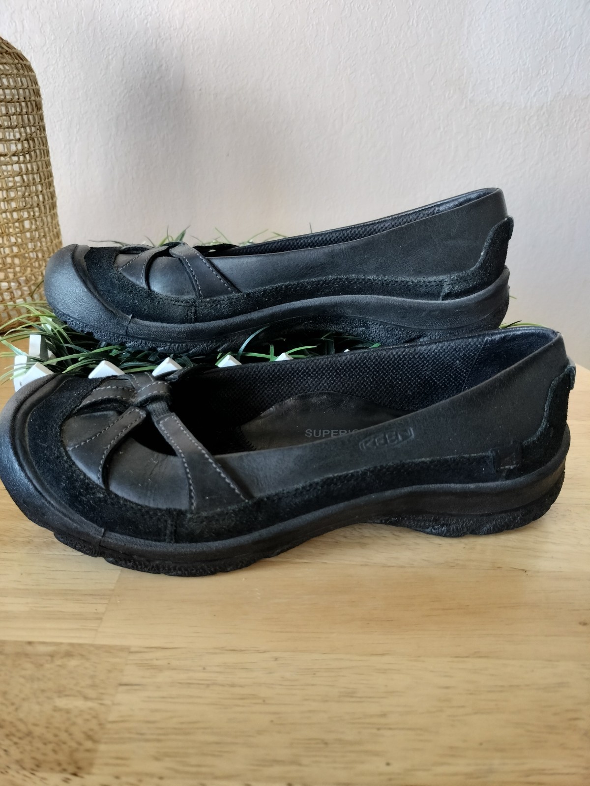 Keen Black Leather flats  Size 7 Women's Comfort Slip Ons