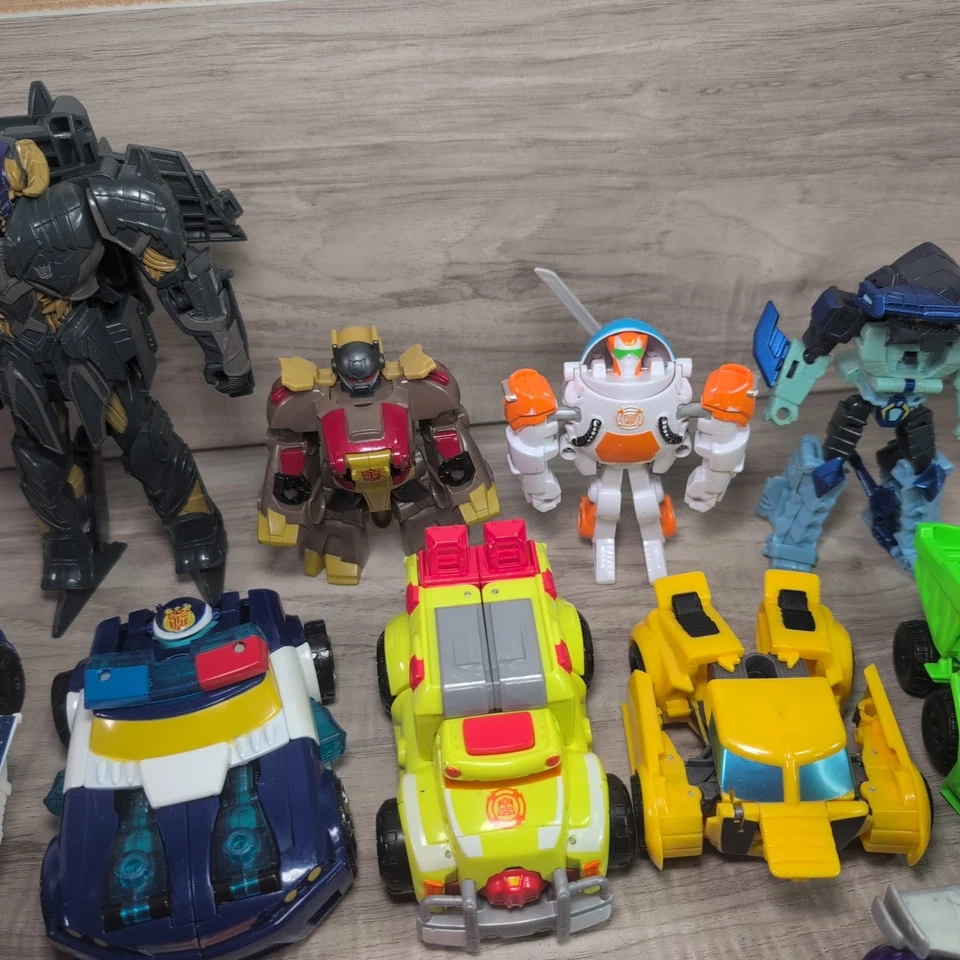 Игрушечные экшн-фигурки трансформеров (лот товаров 20 разных лет Optimus Prime) - Изображение 3 из 4