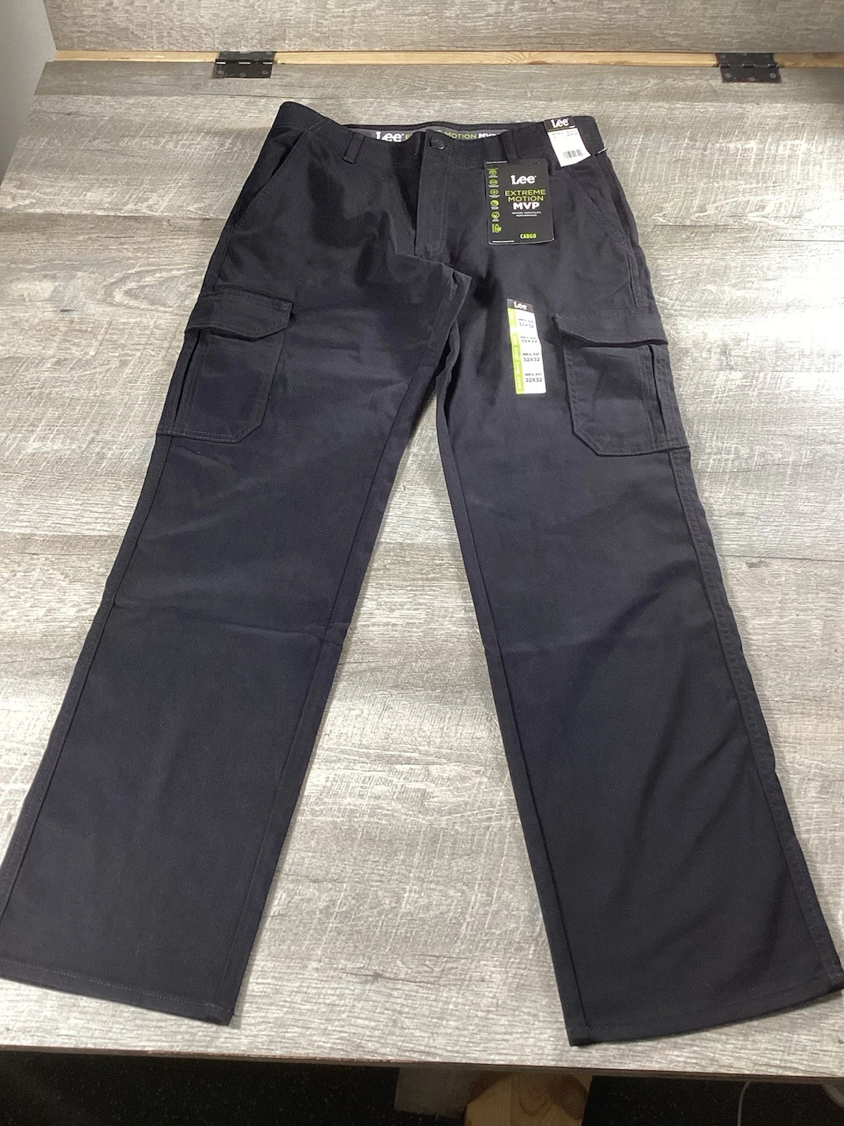 Lee Extreme Motion MVP Cargo Pants 32x32 Black Regular Straight Work Stretch NWT
Opens in a new wind