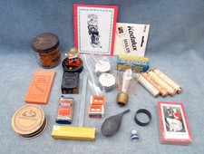 SMALL LOT OF VINTAGE PHOTOGRAPHIC ACCESSORIES - WHAT YOU SEE IS WHAT YOU GET