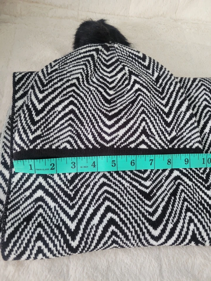 VERA BRADLEY Conjunto de Dos Piezas Para Mujer Tejido Bufanda Sombrero Patrón Geométrico Negro Blanco Foto 3 de 4
