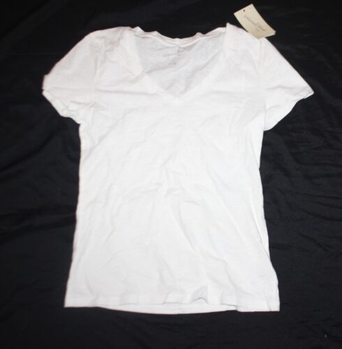 Women's Short Sleeve Relaxed Fit V-Neck T-Shirt - Universal Thread size S