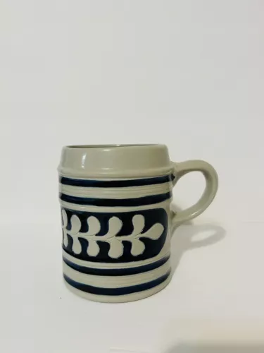 Williamsburg Colonial Pottery Tankard Large Beer Mug Stein Salt Glazed Oak Leaf