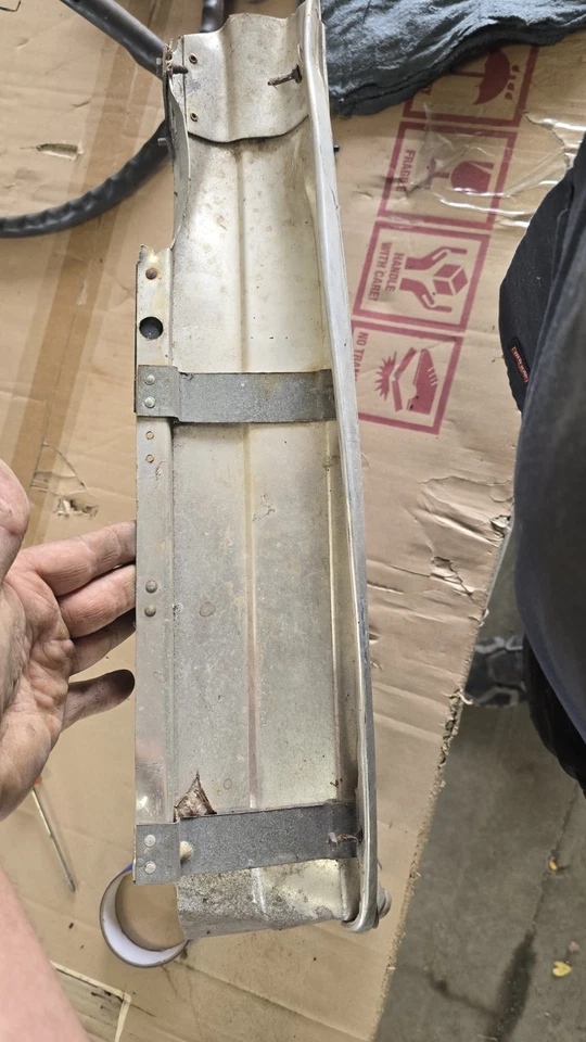 67 68 普利茅斯库达梭子鱼原装格栅 — 第 4/4 张图片