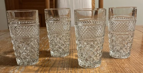 Set Of 4 VTG Anchor Hocking Wexford Tumblers Diamond Pattern 5 1/4” Clear Glass