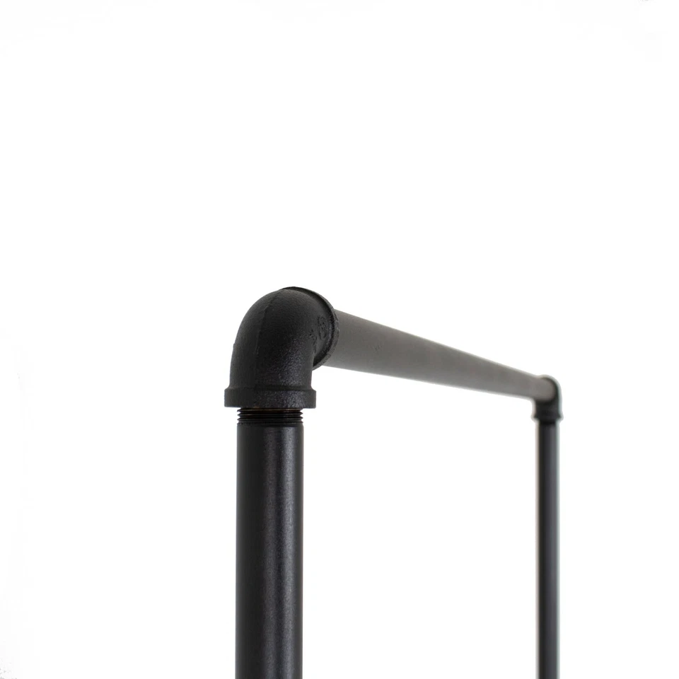 Промышленный стеллаж для труб и одежды с деревянной полкой из кедра от William Robert's Vintage - Изображение 3 из 4