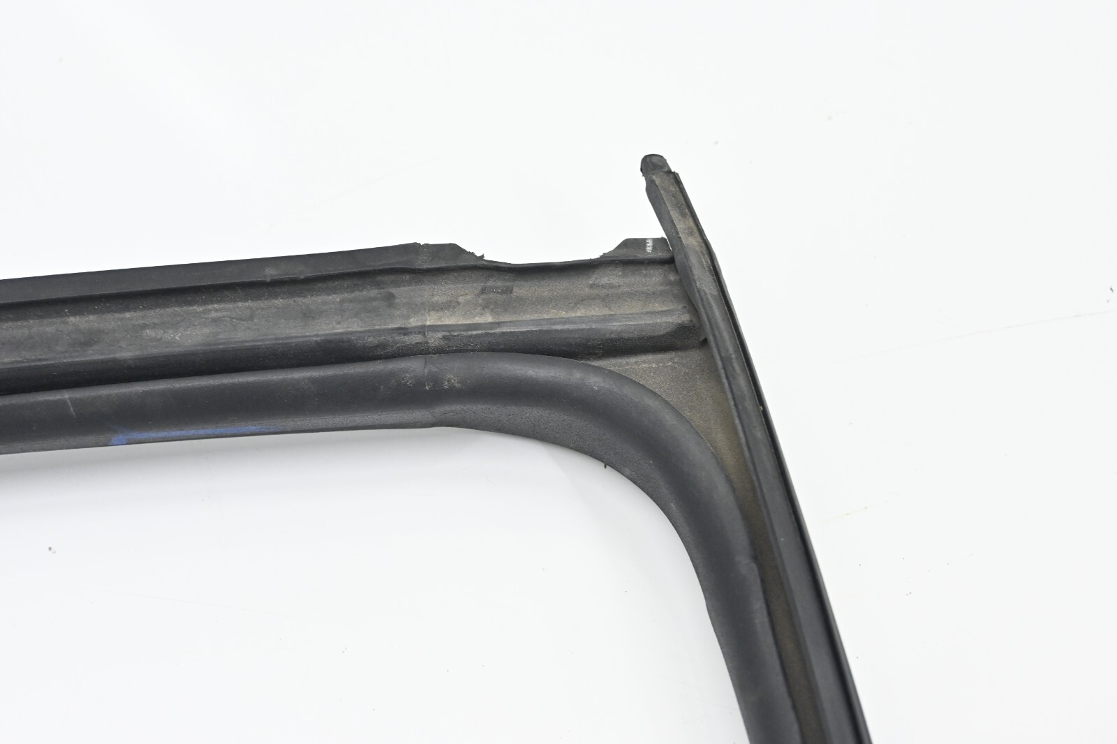 ⭐ 14-20 Maserati Ghibli Quattr Front Left Weatherstrip Rubber Gasket Seal Oem
