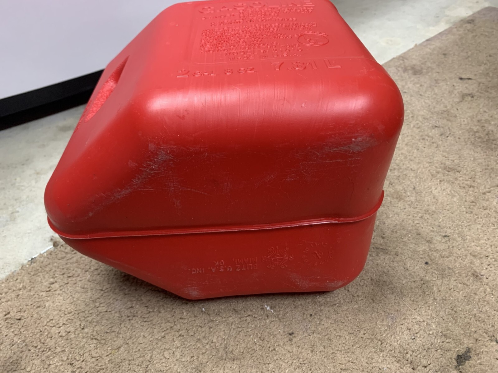 Vintage BLITZ Model 21610 Gas CAN 2 Gal 8 Oz. Easy Grip w/Spill Proof