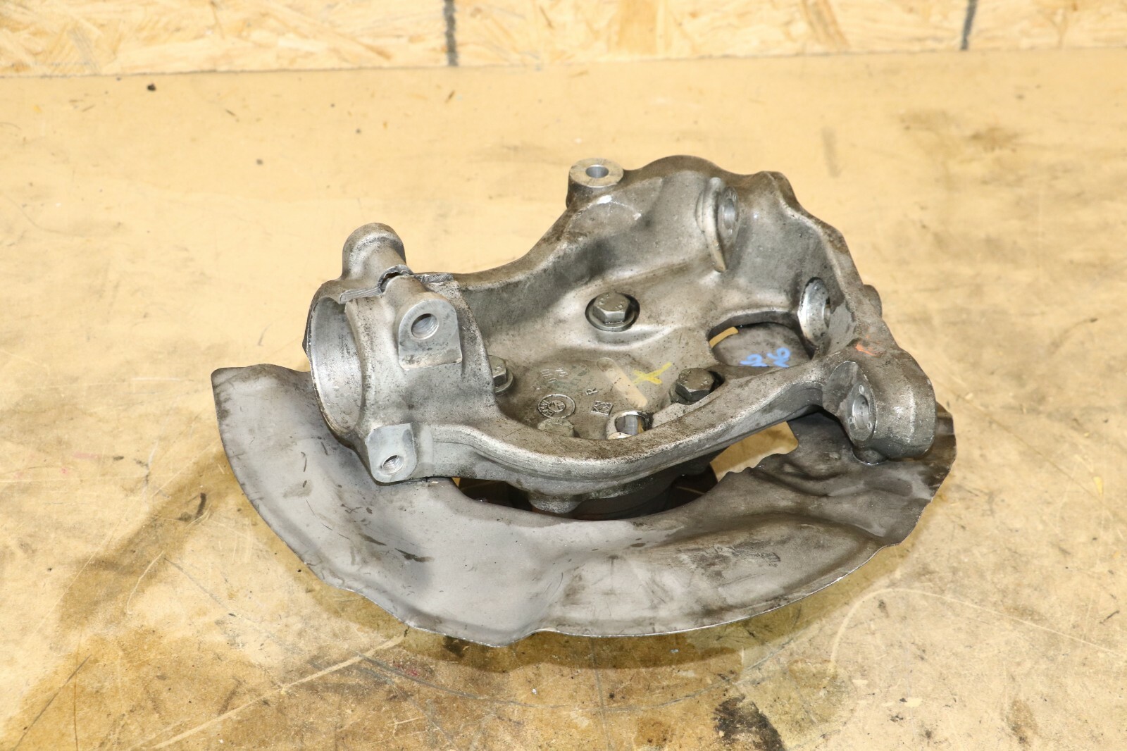 Front Right Passenger Side Spindle Wheel Carrier Hub Knuckle OEM 