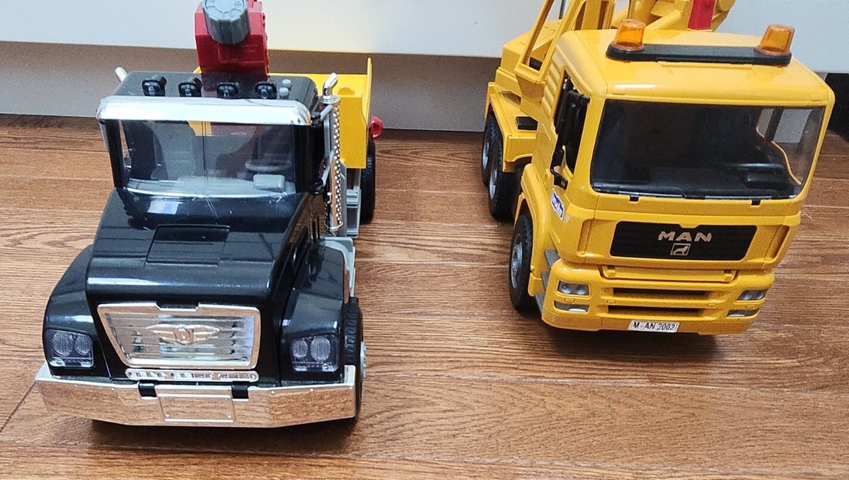 bruder toy truck lot Tele Crane And Driven Tow Truck
