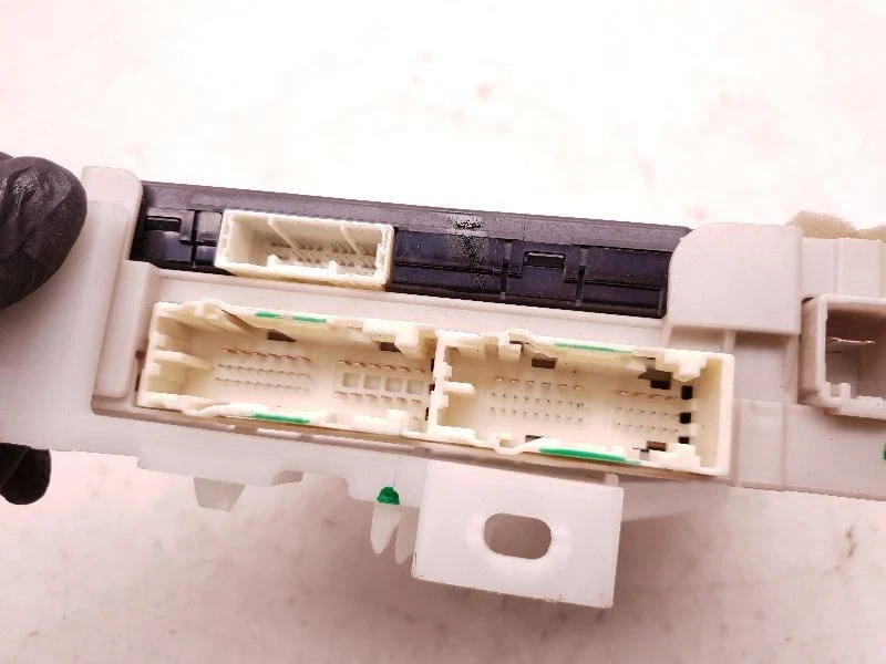 2010 TOYOTA PRIUS CABIN FUSE BOX - Image 2 of 4