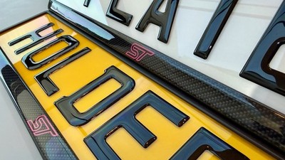 2 x Gloss Carbon & Pink Gel  Quick Release Number Plate Holders Ford ST Line