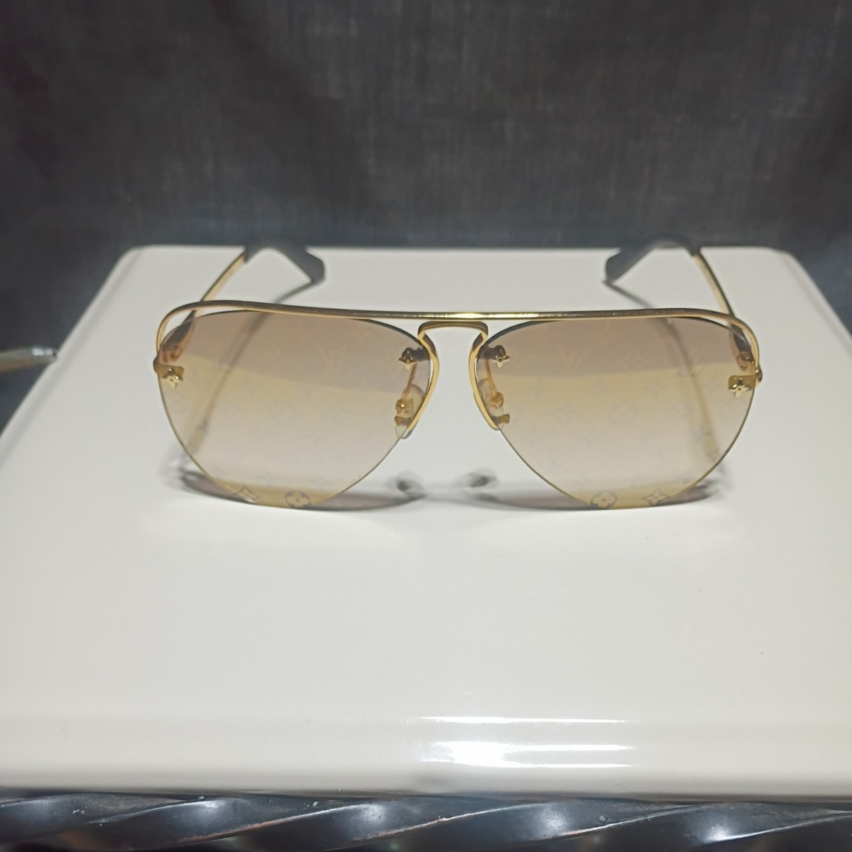 Louis Vuitton Gold and Brown Monogram Aviator Sunglass Gradient Lens Louis Vuitton Metal The LV Pilot Sunglasses Z1620U Gradient  main image 3