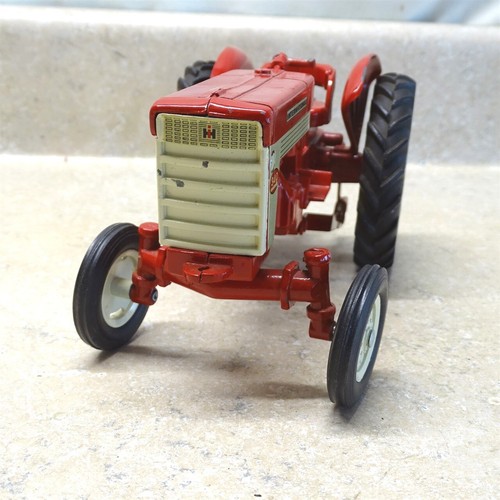 Vintage Ertl Case International 340 Utility Tractor, U.S.A. Wide Front - Picture 7 of 11
