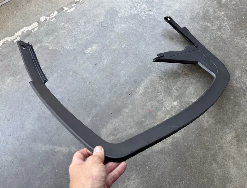 Dodge Charger 2006-2010 puerta trasera izquierda ventana apertura moldura p/n 0ux85xxxae oem Foto 2 de 4