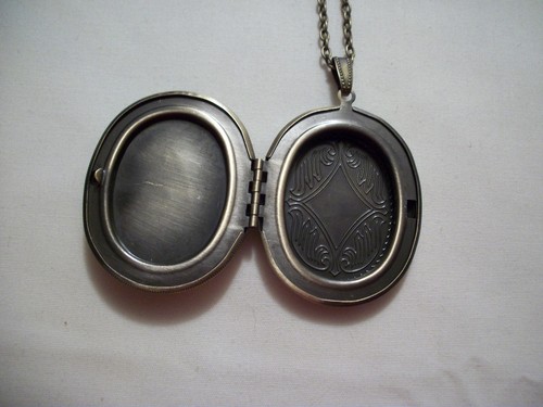VIRGIN MARY & JESUS NECKLACE PENDANT 30x40mm RESIN CAMEO PICTURE LOCKET BRONZE - Picture 4 of 5