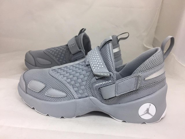 nike jordan trunner lx