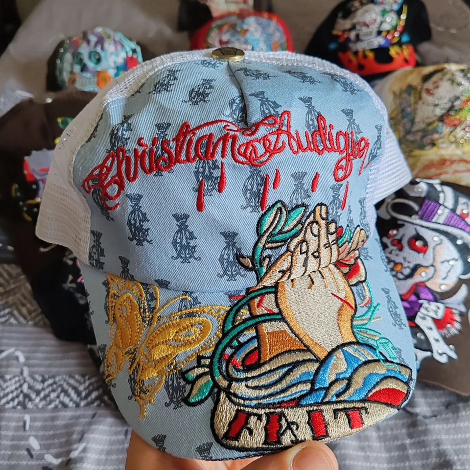 Sombrero de camionero Ed Hardy & Christian Audigier Faith azul claro con oración y mariposa Foto 2 de 4