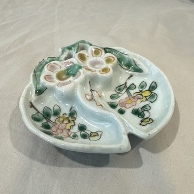 Porcelain Hand Painted Floral Decorative Plate Glossy Abstract Shape Three Feet