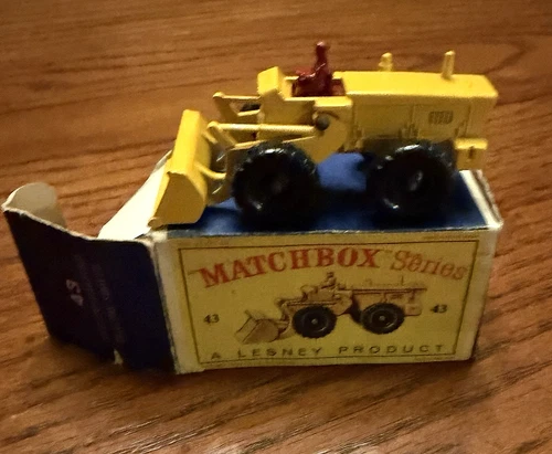 Matchbox Lesney #43 Aveling Barford Tractor Shovel with Box