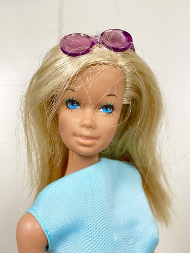 Vintage 2001 Malibu Barbie Doll TNT 1971 Reproduction Mattel Doll & Sunglasses - Picture 4 of 18
