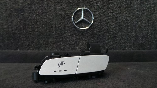 A30-21 * Mercedes-Benz W205 C-Klasse Sitzheizung Schalter Rechts - A2139057502