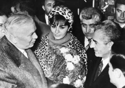 Mohammad Reza Pahlavi with his wife Queen Farah Diba 1964 OLD PHOTO
