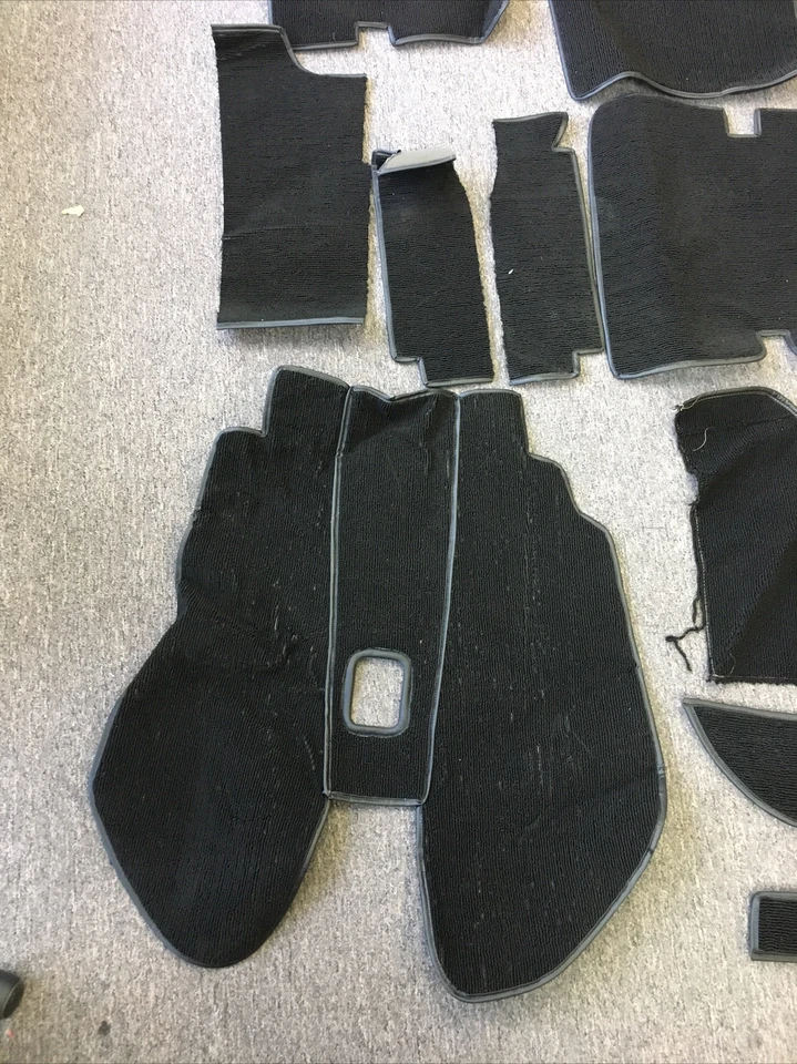 Pre-Owned Black Carpet Kit for W113 Pagoda 230SL 250SL 280SL — 第 3/4 张图片