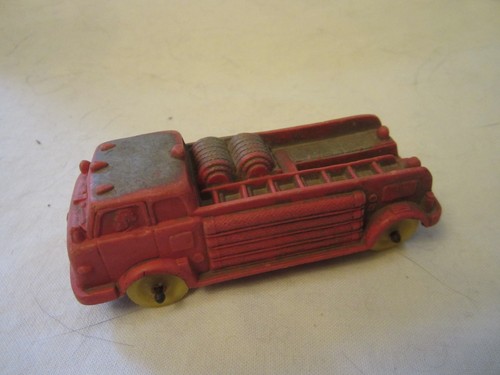 Vintage Auburn Toy Co #614 Rubber Red Fire Engine Truck - Picture 3 of 4
